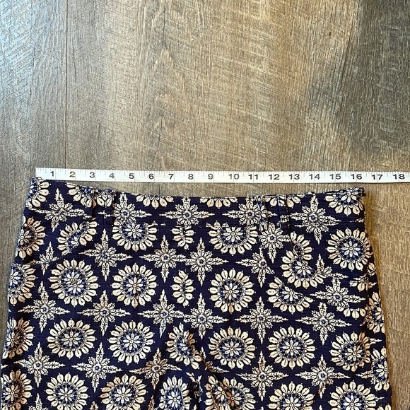 Anthropologie Elevenses Floral Medallion Design Shorts Navy size 8 - Picture 16 of 17